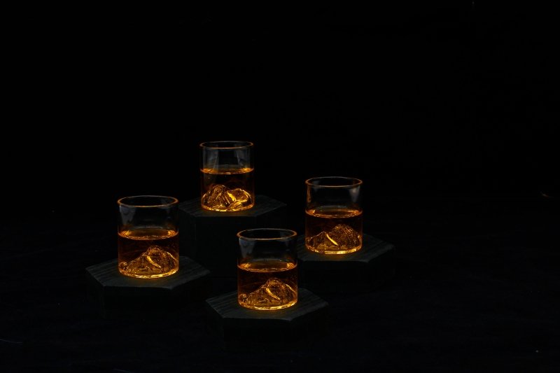 Winkee - Shots on the Rocks