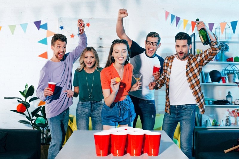 Beer Pong Spiel mit 20 Bechern und 10 Bällen 🏓