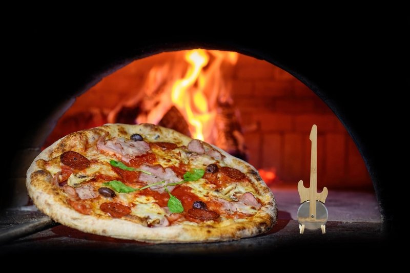 Gitarren Pizzaschneider mit Ständer
