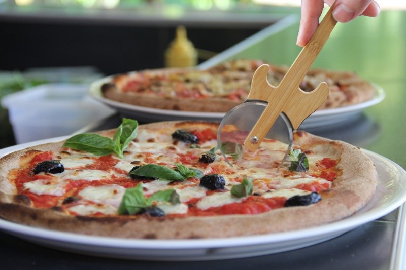 Gitarren Pizzaschneider mit Ständer